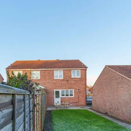 Huntington House With Free Off Road Parking